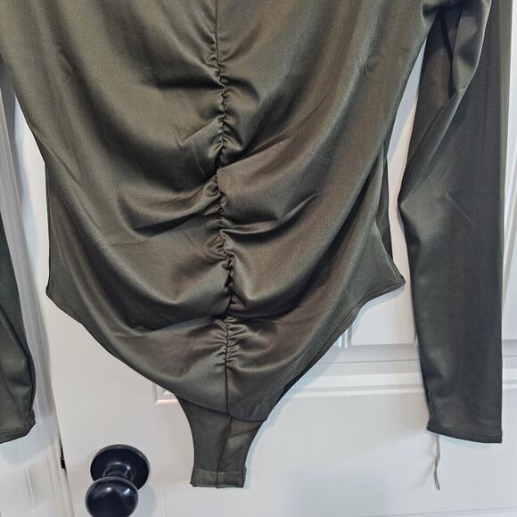 A New Day Bodysuit Women Medium Deep Green Stretch Long Sleeve Ruched V-Neck - Picture 4 of 9